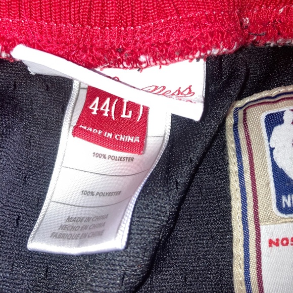 - Mitchell & Ness Chicago Bulls Athletic Shorts - Picture 5 of 5